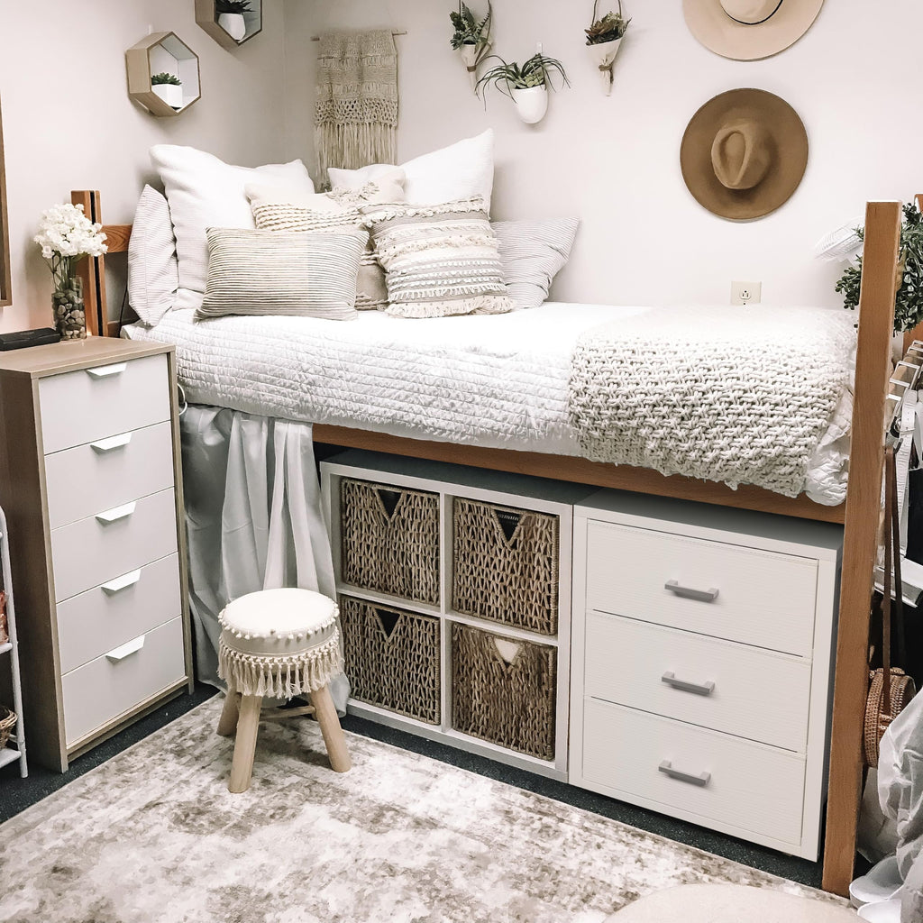 White 3 Drawer Dresser X93893