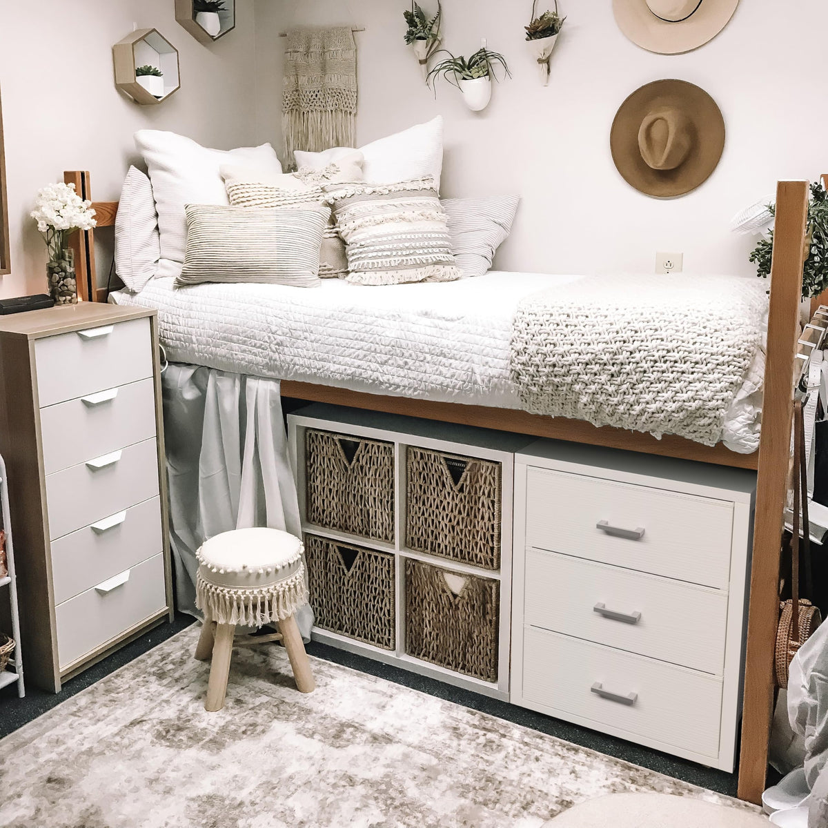 White 3 Drawer Dresser X93893